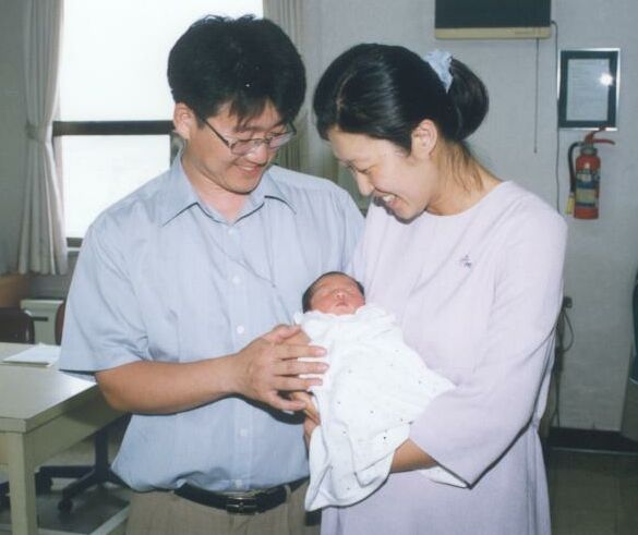 『양·한방 분만협진클리닉』- 1, 2호 아기 전직원 축하속에 자연분만 출생